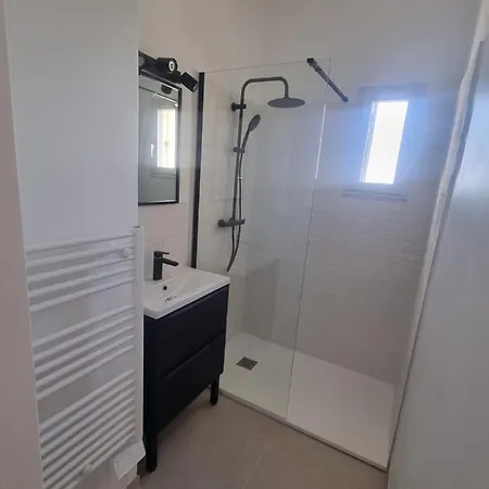 2 Chambres Vue Directe Sur Les Falaises Apartment *